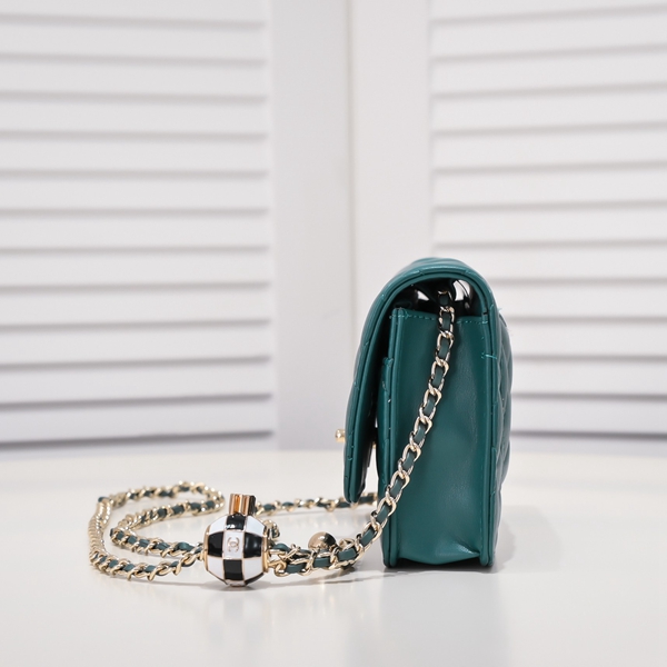 シャネルバッグ背面デザイン